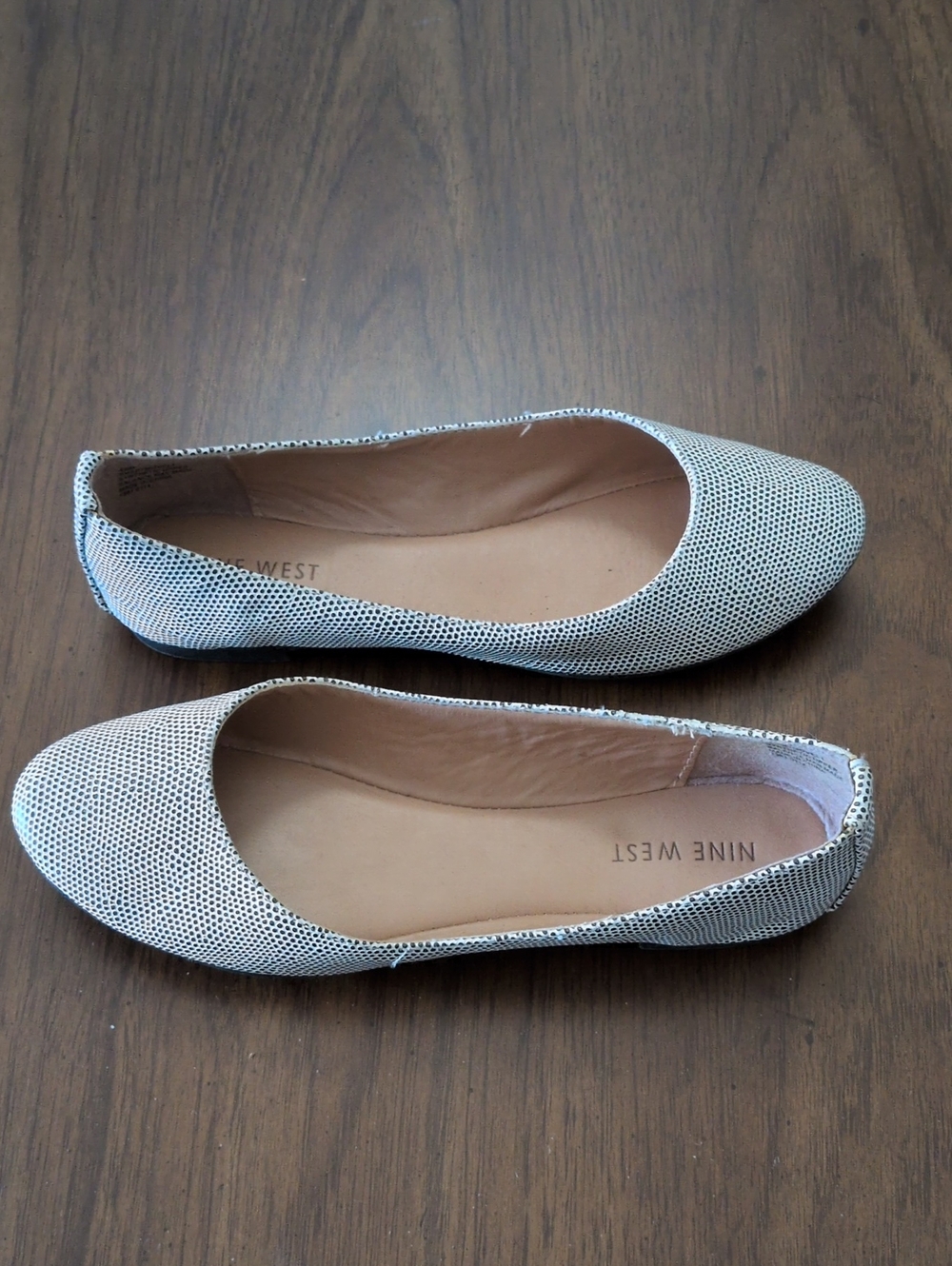 Nine West Women's White Textured Dot Ballet Flats